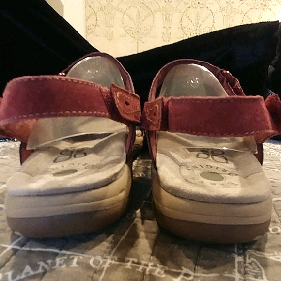 New Earth Origins Sophie 8 1/2M Adjustable Sandal - Picture 4 of 5